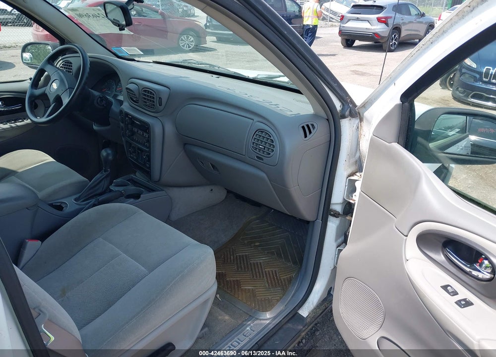 2005 CHEVROLET TRAILBLAZER LS VIN: 1GNDT13S752389542