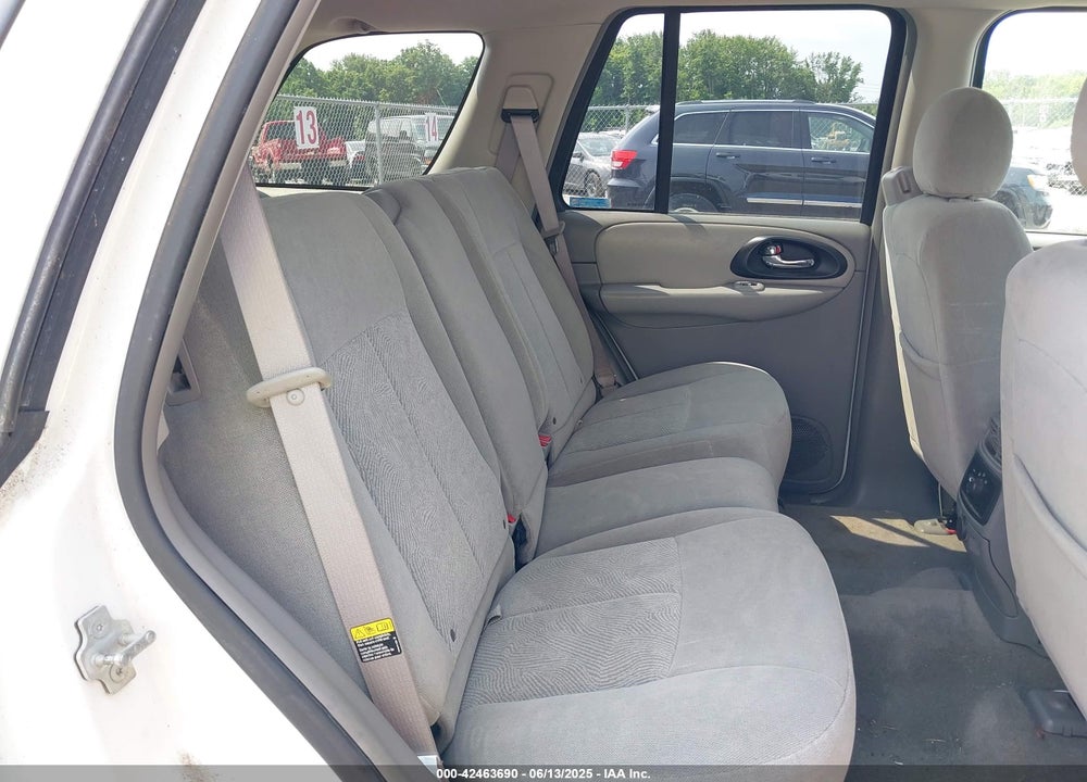 2005 CHEVROLET TRAILBLAZER LS VIN: 1GNDT13S752389542