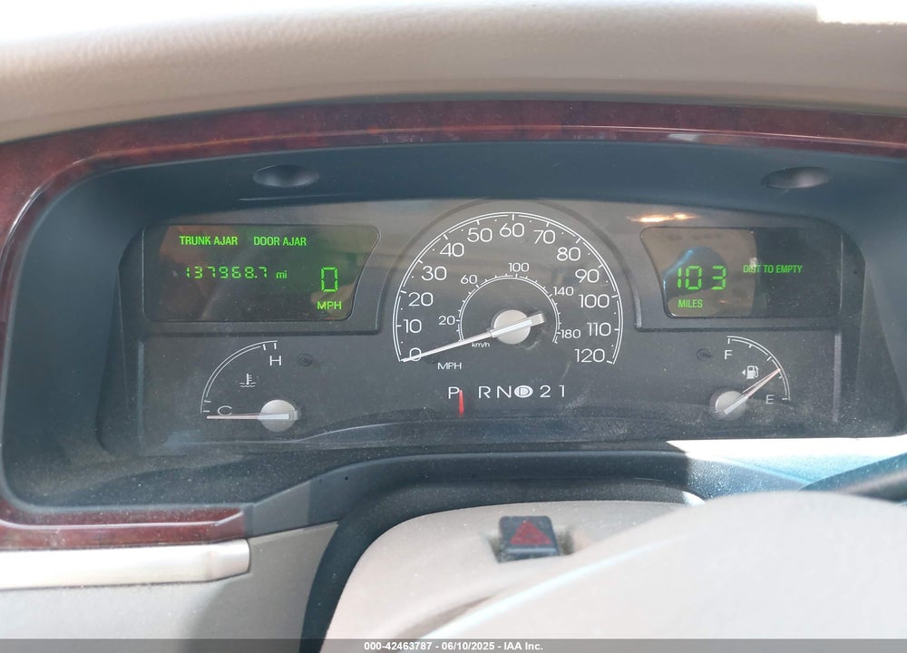 2004 LINCOLN TOWN CAR SIGNATURE VIN: 1LNHM81W14Y625826