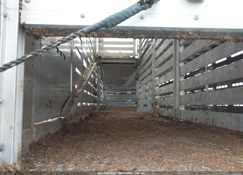 2025 M H EBY TRAILERS LIVESTOCK TRAILER VIN: 4A2LD5321S3010924