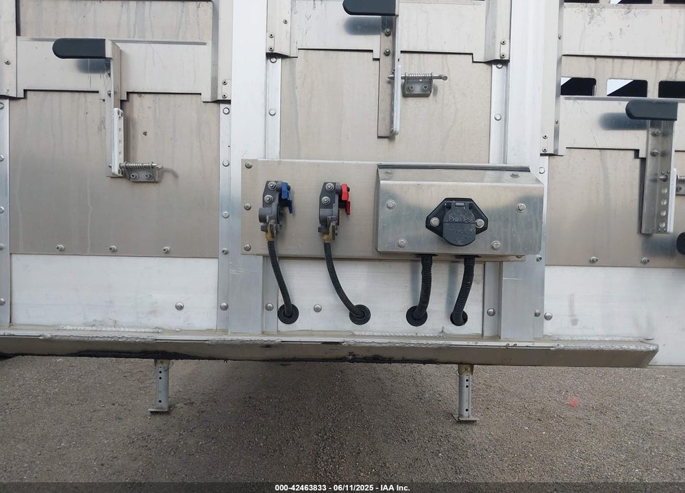 2025 M H EBY TRAILERS LIVESTOCK TRAILER VIN: 4A2LD5321S3010924