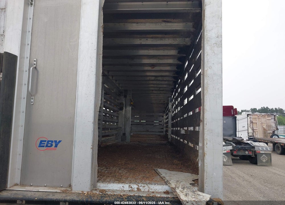 2025 M H EBY TRAILERS LIVESTOCK TRAILER VIN: 4A2LD5321S3010924