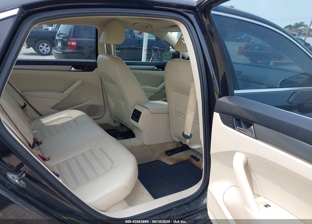 2015 VOLKSWAGEN PASSAT VIN: 1VWBT7A36FC005550