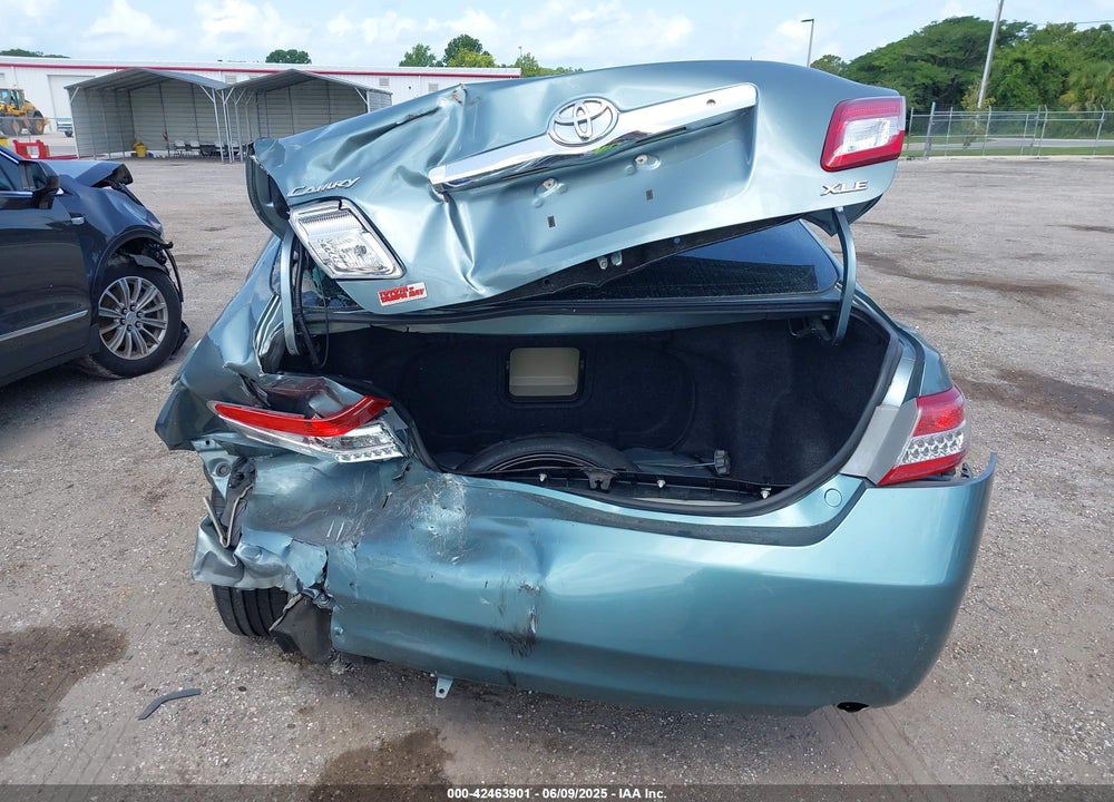 2011 TOYOTA CAMRY XLE VIN: 4T1BF3EK4BU590830
