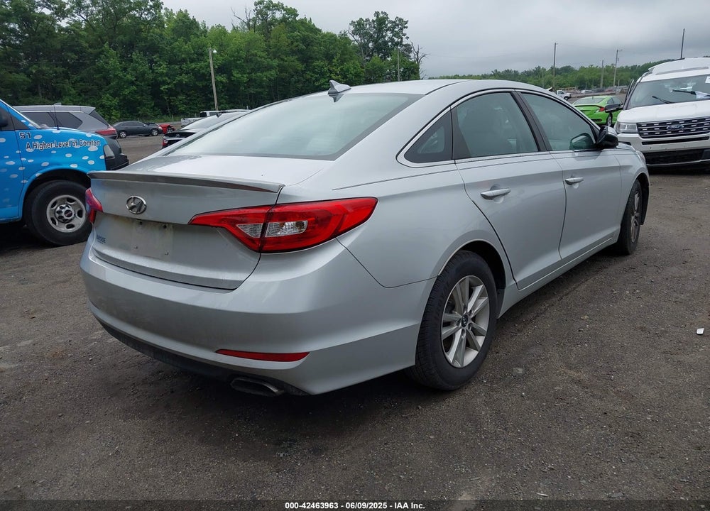 2015 HYUNDAI SONATA VIN: 5NPE24AA1FH114177