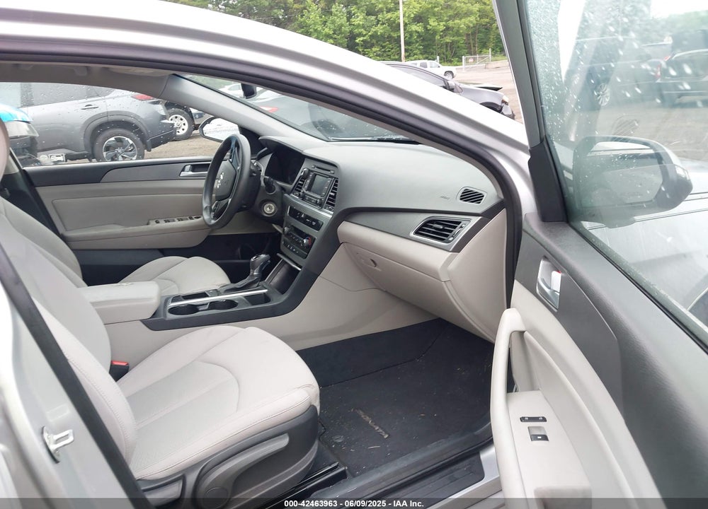 2015 HYUNDAI SONATA VIN: 5NPE24AA1FH114177