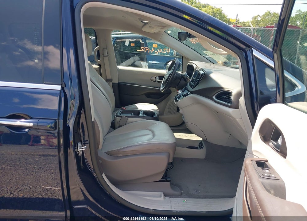 2018 CHRYSLER PACIFICA TOURING L VIN: 2C4RC1BGXJR194042