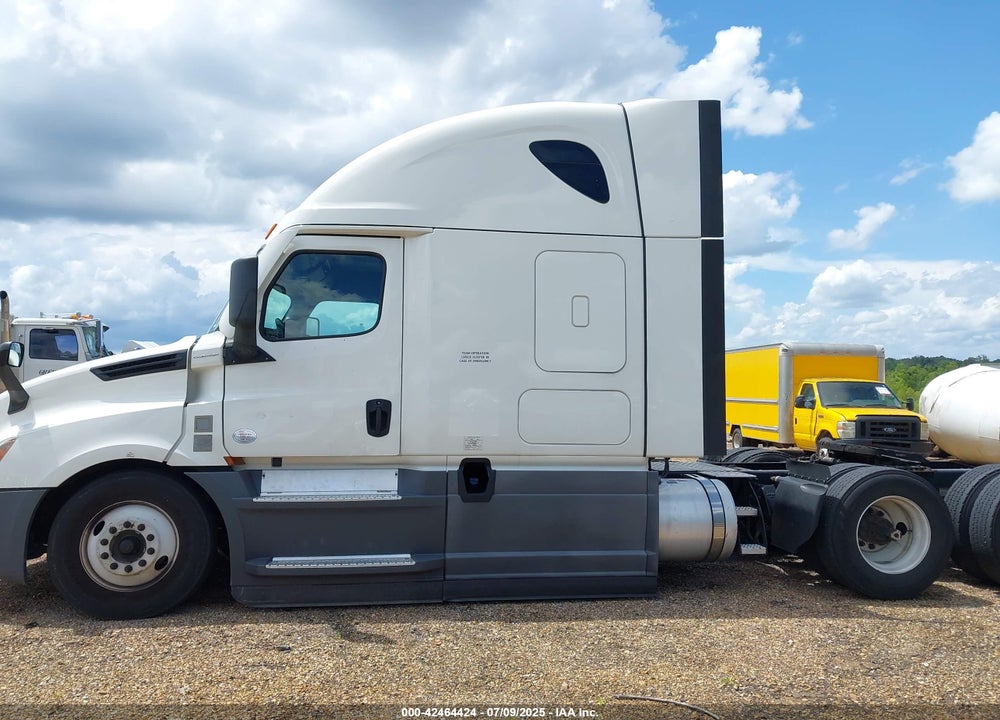 2021 FREIGHTLINER NEW CASCADIA 126 VIN: 3AKJHHDV5MSMK2803