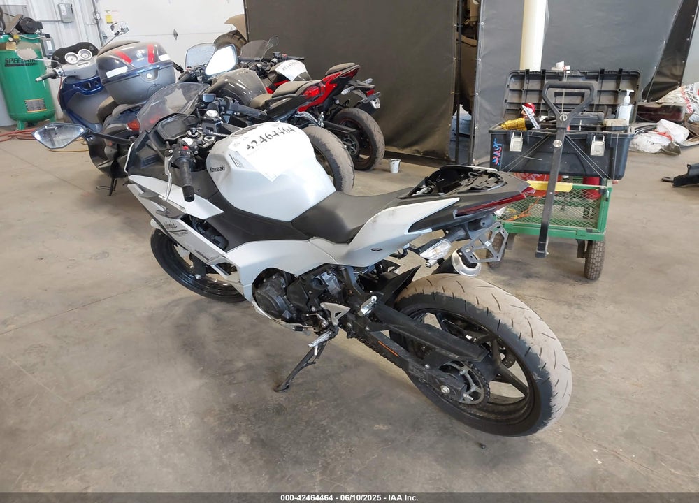 2025 KAWASAKI EX500 VIN: ML5EXGG15SDA56064