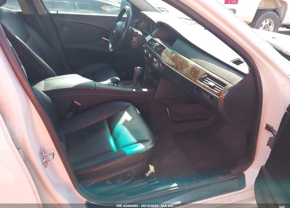 2007 BMW 530XI VIN: WBANF73527CU22054