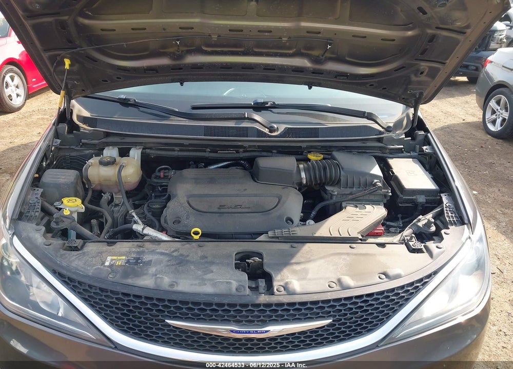 2019 CHRYSLER PACIFICA TOURING L VIN: 2C4RC1BG2KR704756