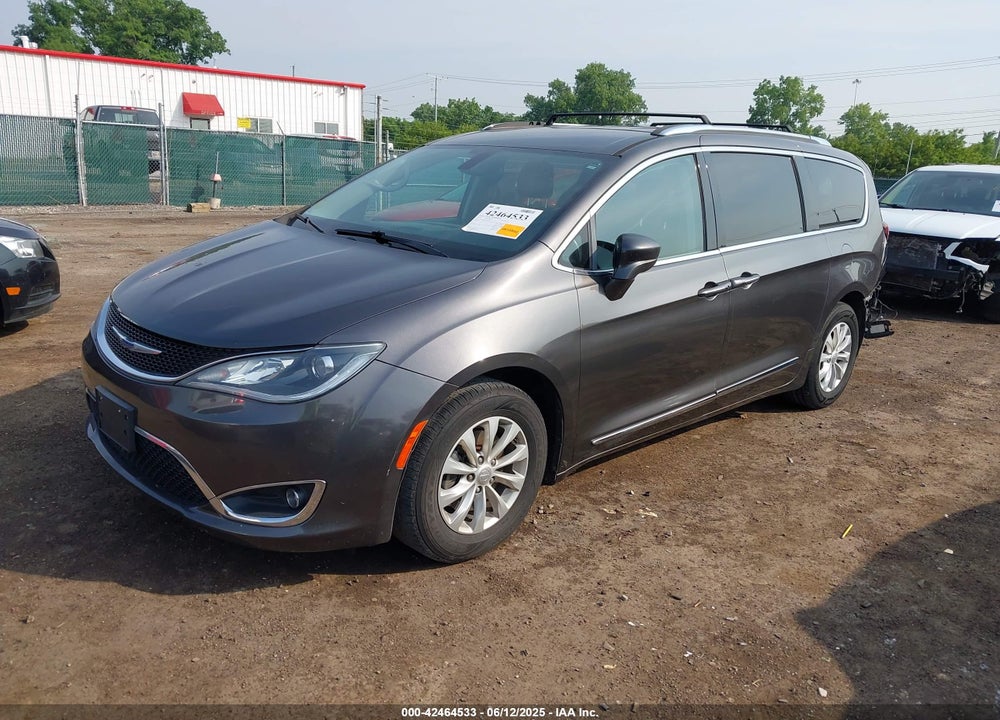 2019 CHRYSLER PACIFICA TOURING L VIN: 2C4RC1BG2KR704756