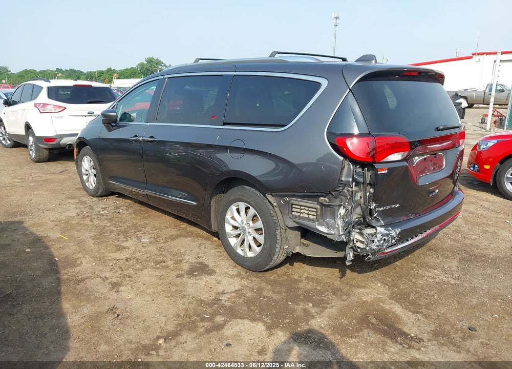 2019 CHRYSLER PACIFICA TOURING L VIN: 2C4RC1BG2KR704756