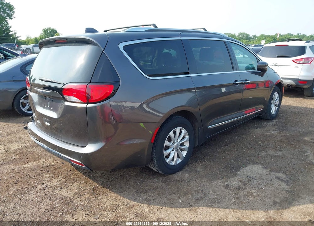 2019 CHRYSLER PACIFICA TOURING L VIN: 2C4RC1BG2KR704756