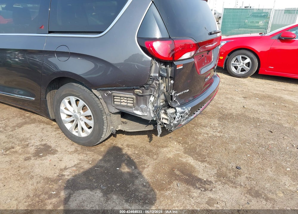 2019 CHRYSLER PACIFICA TOURING L VIN: 2C4RC1BG2KR704756