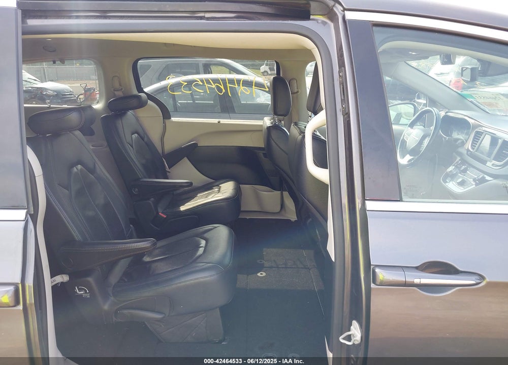 2019 CHRYSLER PACIFICA TOURING L VIN: 2C4RC1BG2KR704756
