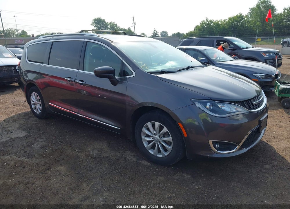 2019 CHRYSLER PACIFICA TOURING L VIN: 2C4RC1BG2KR704756
