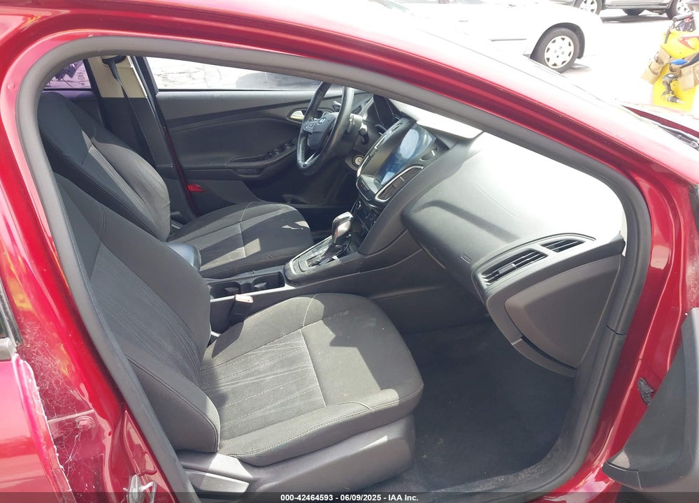 2015 FORD FOCUS SE VIN: 1FADP3F29FL241737