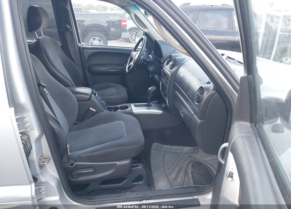 2003 JEEP LIBERTY VIN: 1J4GL58KX3W657800
