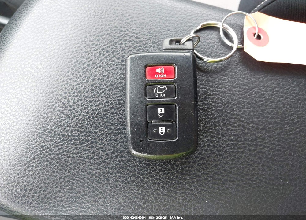 2016 TOYOTA RAV4 HYBRID XLE VIN: JTMRJREV1GD050423