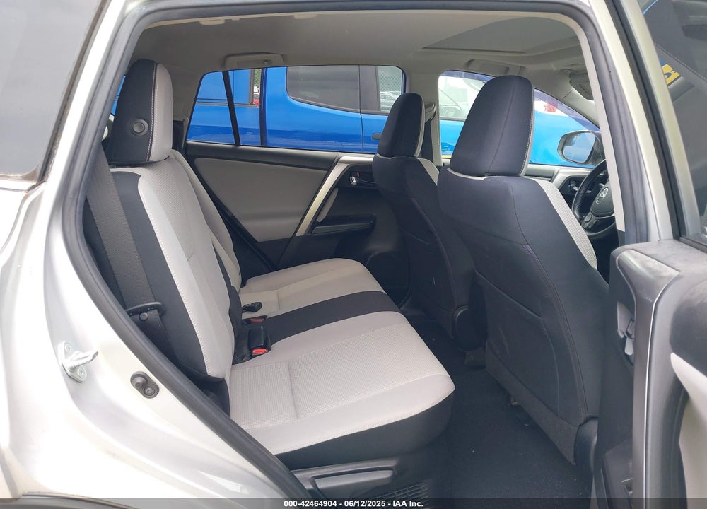 2016 TOYOTA RAV4 HYBRID XLE VIN: JTMRJREV1GD050423