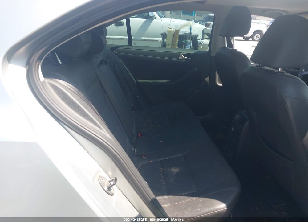 2011 VOLKSWAGEN JETTA VIN: 3VWDZ7AJ5BM366802