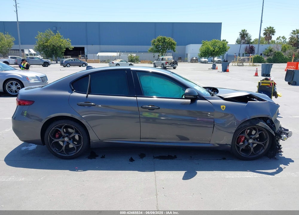 2018 ALFA ROMEO GIULIA TI SPORT RWD VIN: ZARFAECN9J7577376