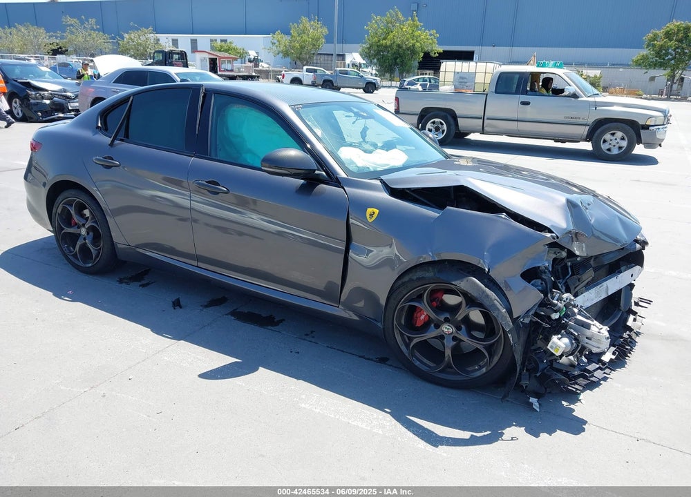 2018 ALFA ROMEO GIULIA TI SPORT RWD VIN: ZARFAECN9J7577376