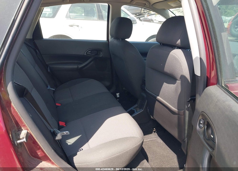 2007 FORD FOCUS S/SE/SES VIN: 1FAFP37N27W177462