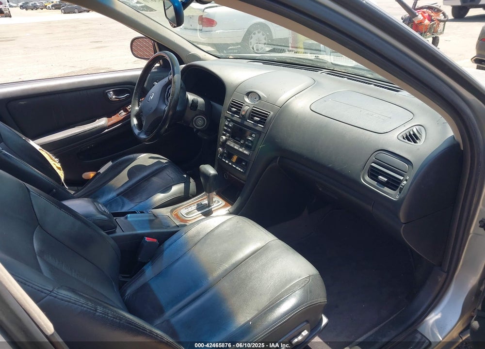2001 INFINITI I30 LUXURY VIN: JNKCA31A21T016556
