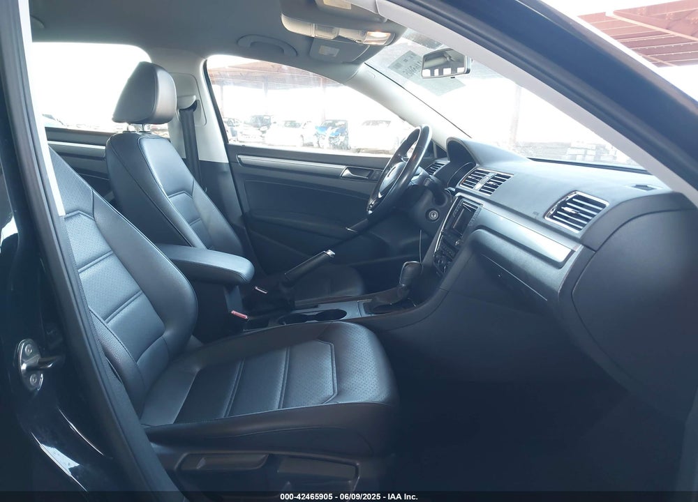 2016 VOLKSWAGEN PASSAT VIN: 1VWAT7A36GC069715