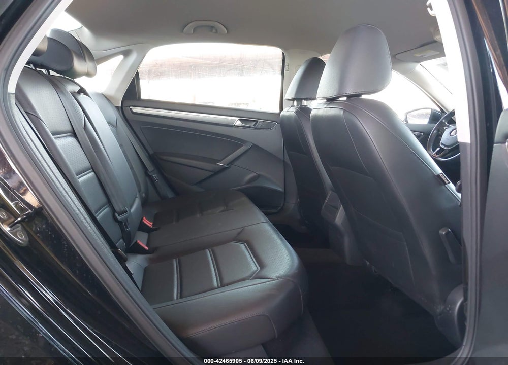 2016 VOLKSWAGEN PASSAT VIN: 1VWAT7A36GC069715