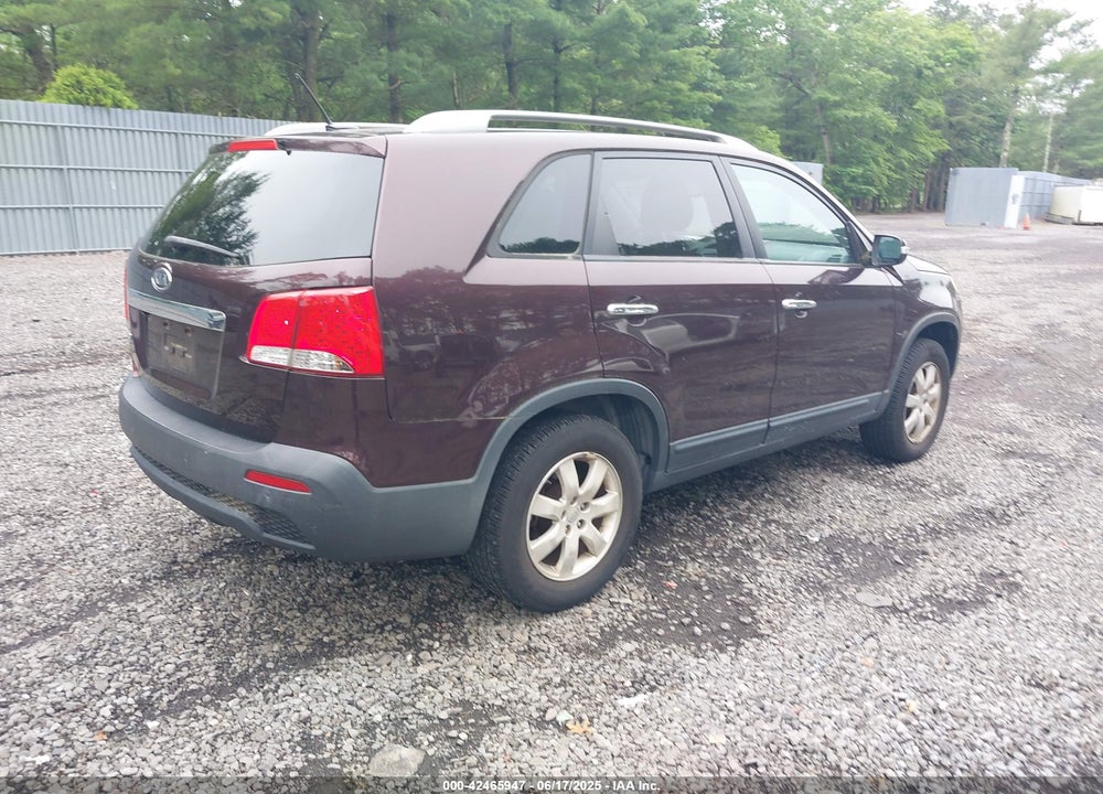 2011 KIA SORENTO VIN: 5XYKT3A1XBG147240