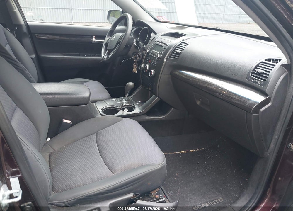 2011 KIA SORENTO VIN: 5XYKT3A1XBG147240