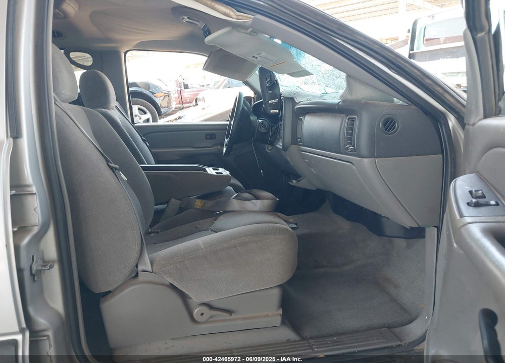 2004 CHEVROLET TAHOE LS VIN: 1GNEK13Z84R267119