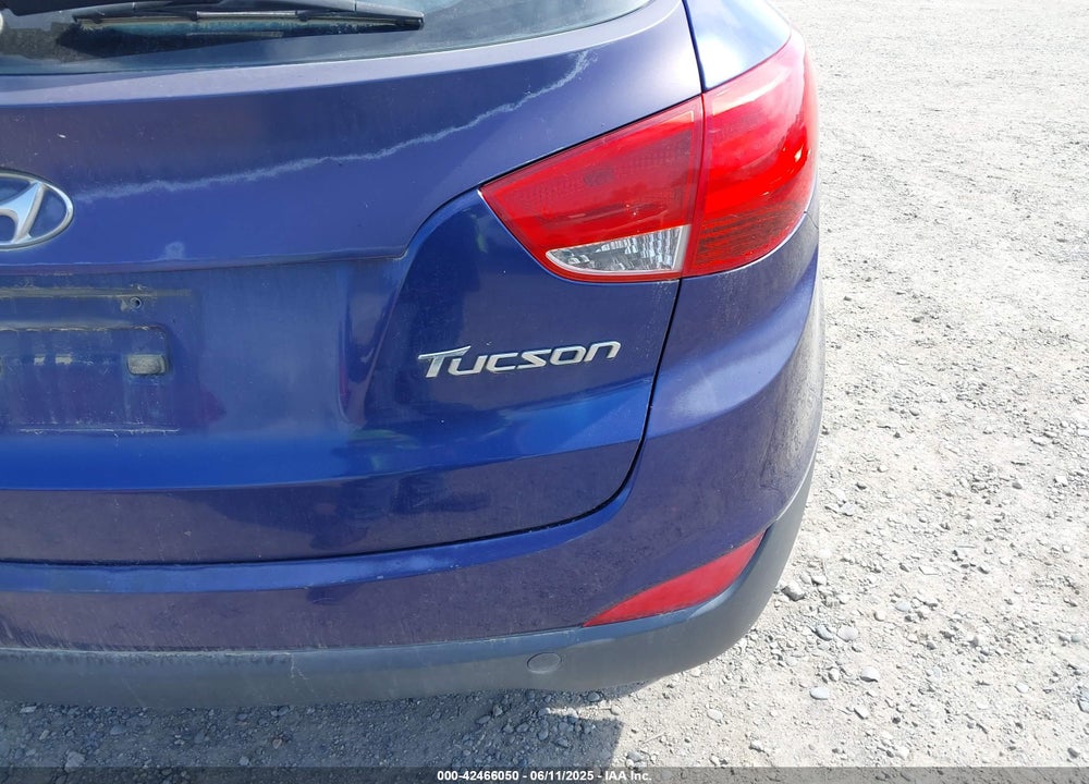 2011 HYUNDAI TUCSON GL VIN: KM8JT3AB1BU121284