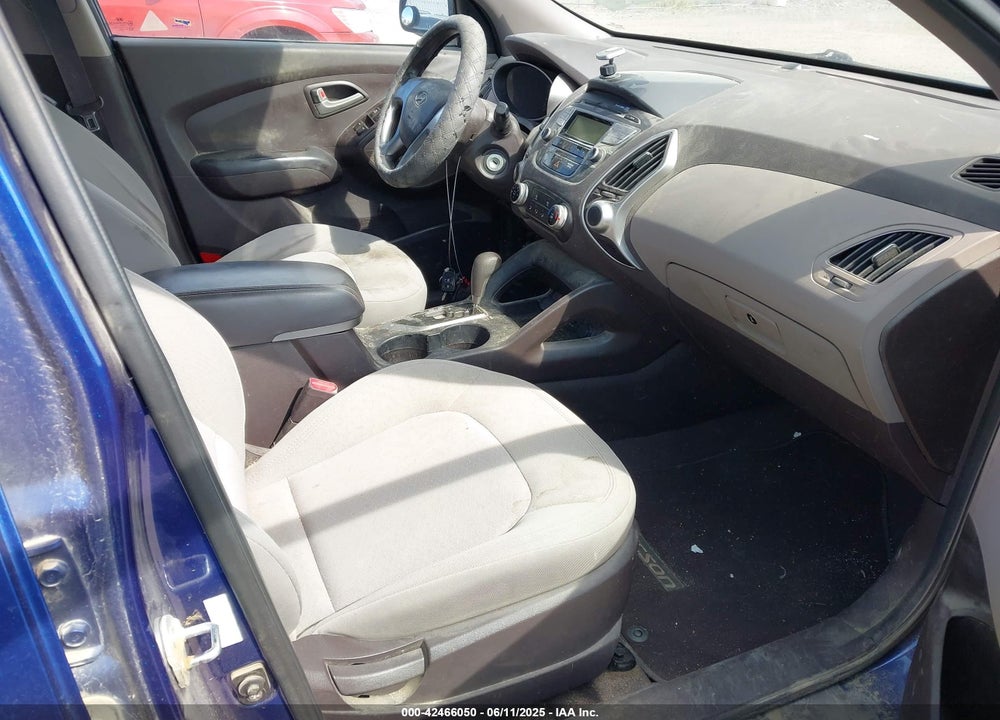 2011 HYUNDAI TUCSON GL VIN: KM8JT3AB1BU121284