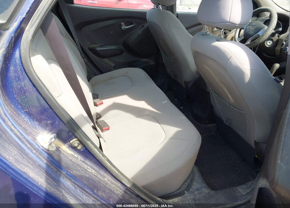 2011 HYUNDAI TUCSON GL VIN: KM8JT3AB1BU121284