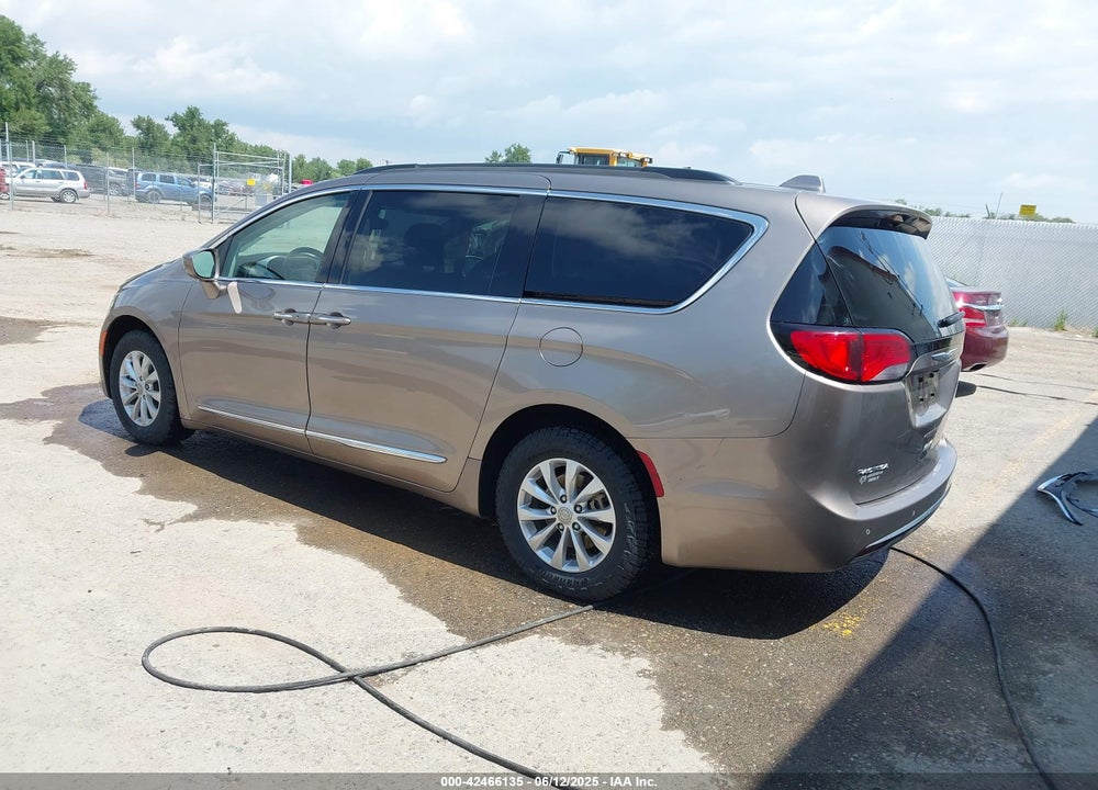 2017 CHRYSLER PACIFICA TOURING L VIN: 2C4RC1BGXHR788625