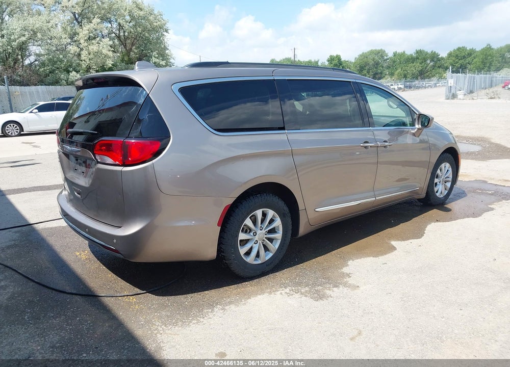 2017 CHRYSLER PACIFICA TOURING L VIN: 2C4RC1BGXHR788625