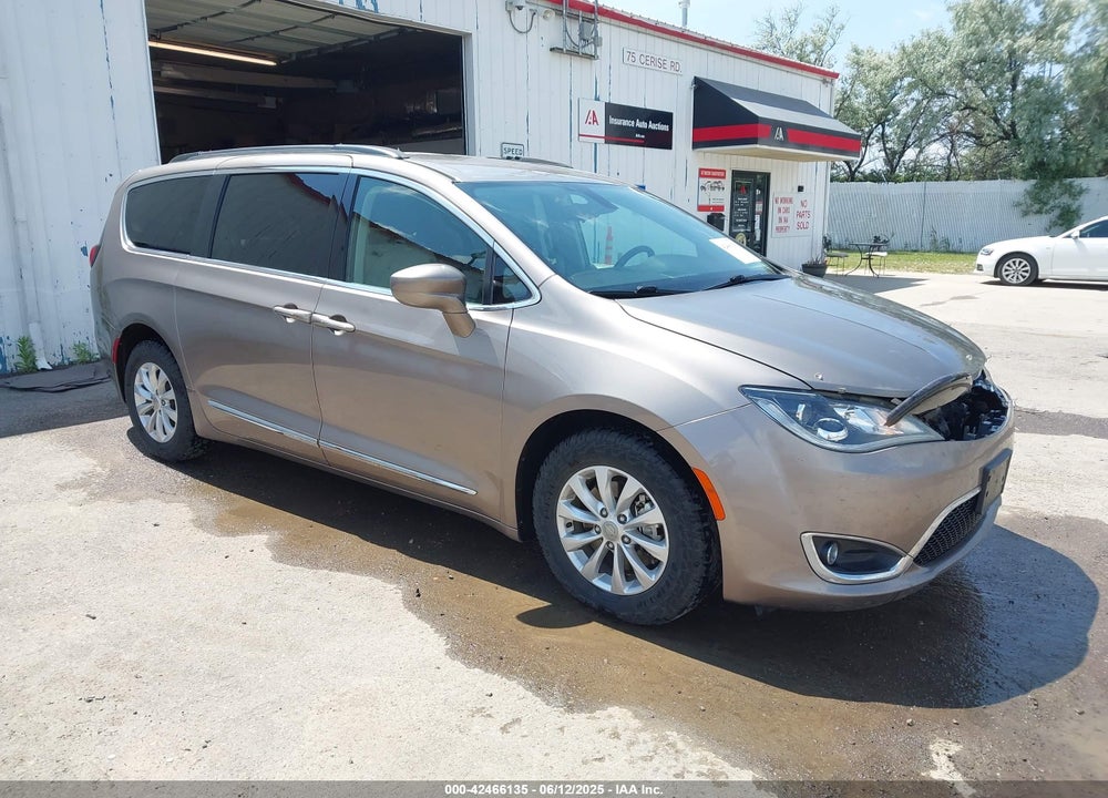 2017 CHRYSLER PACIFICA TOURING L VIN: 2C4RC1BGXHR788625