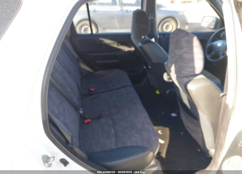 2004 HONDA CR-V LX VIN: JHLRD68464C014000