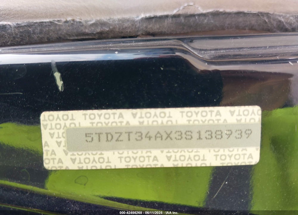 2003 TOYOTA SEQUOIA SR5 V8 VIN: 5TDZT34AX3S138939
