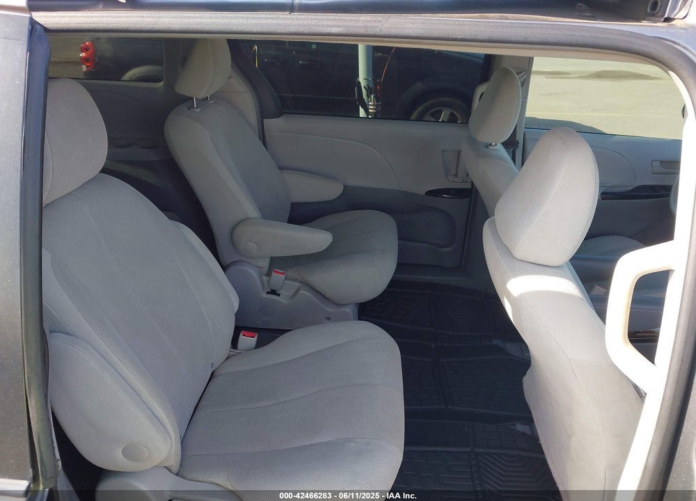 2011 TOYOTA SIENNA BASE V6 VIN: 5TDZK3DC3BS109141