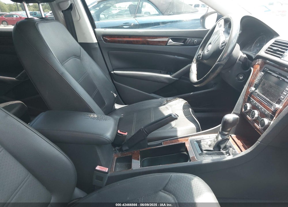 2012 VOLKSWAGEN PASSAT 2.5L SE VIN: 1VWBH7A33CC017183