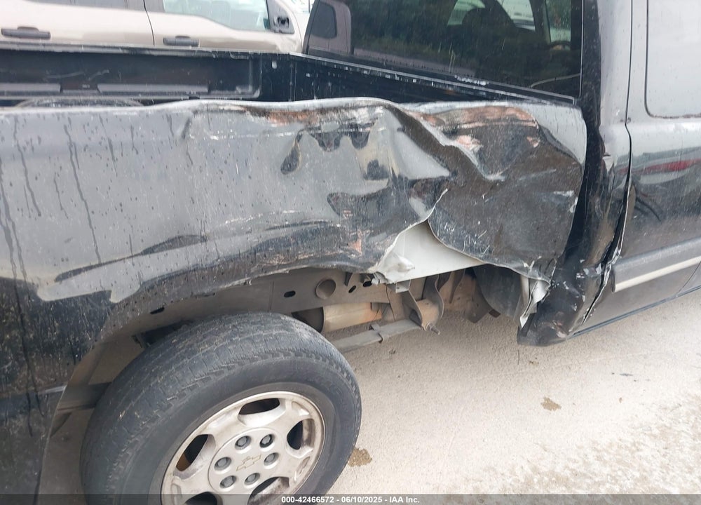 2003 CHEVROLET SILVERADO 1500 LS VIN: 2GCEC19V331223188