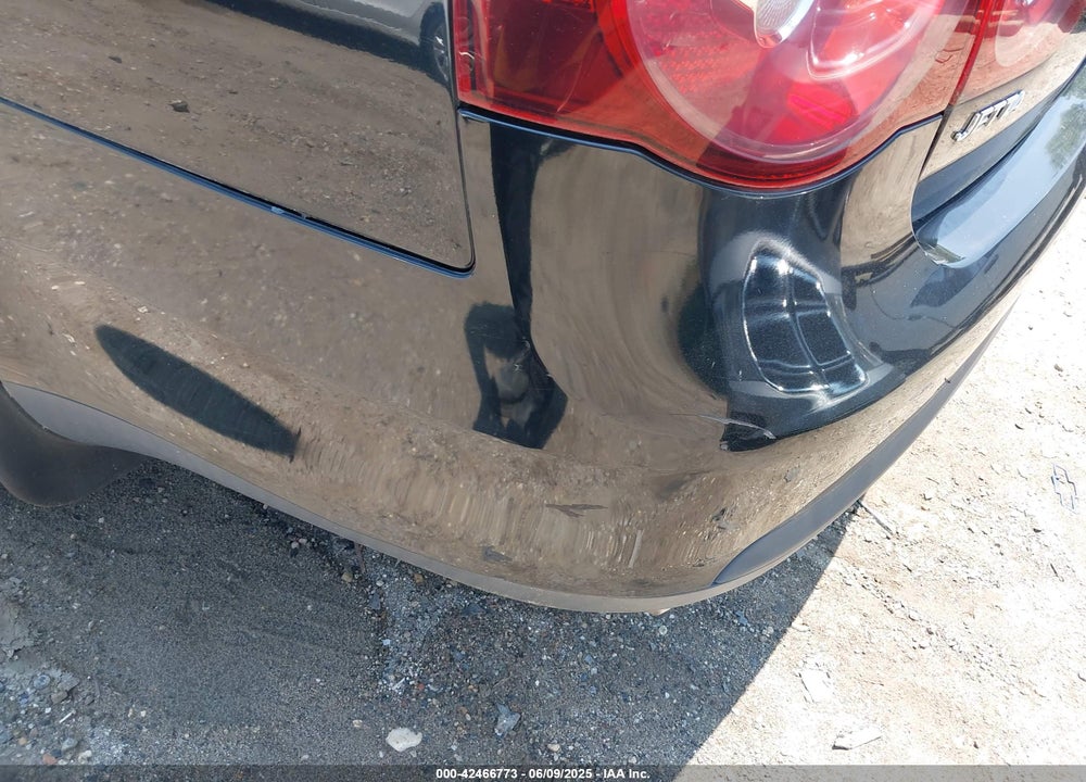 2010 VOLKSWAGEN JETTA VIN: 3VWRZ7AJ9AM042787