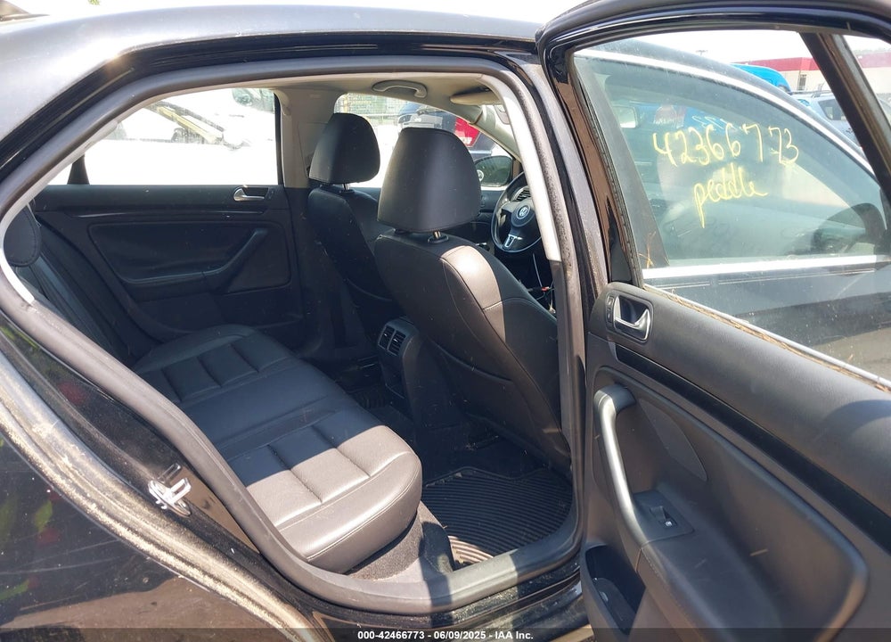 2010 VOLKSWAGEN JETTA VIN: 3VWRZ7AJ9AM042787