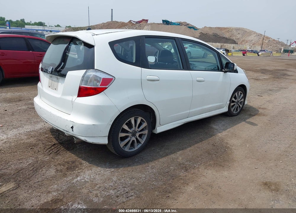 2013 HONDA FIT SPORT VIN: JHMGE8H59DC057430