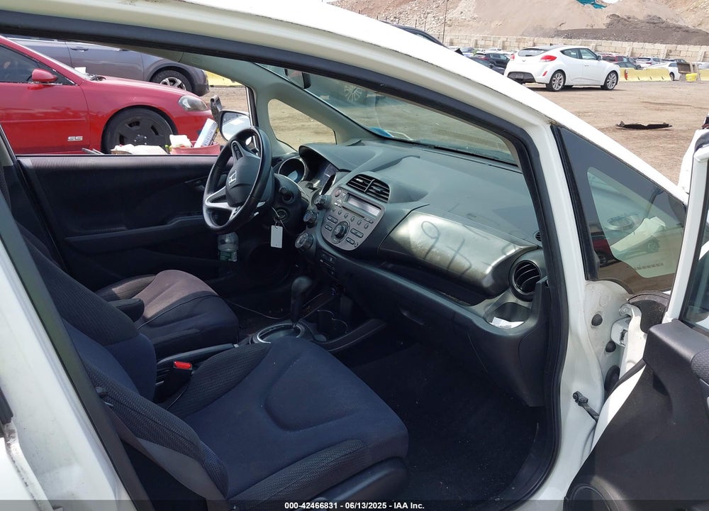 2013 HONDA FIT SPORT VIN: JHMGE8H59DC057430